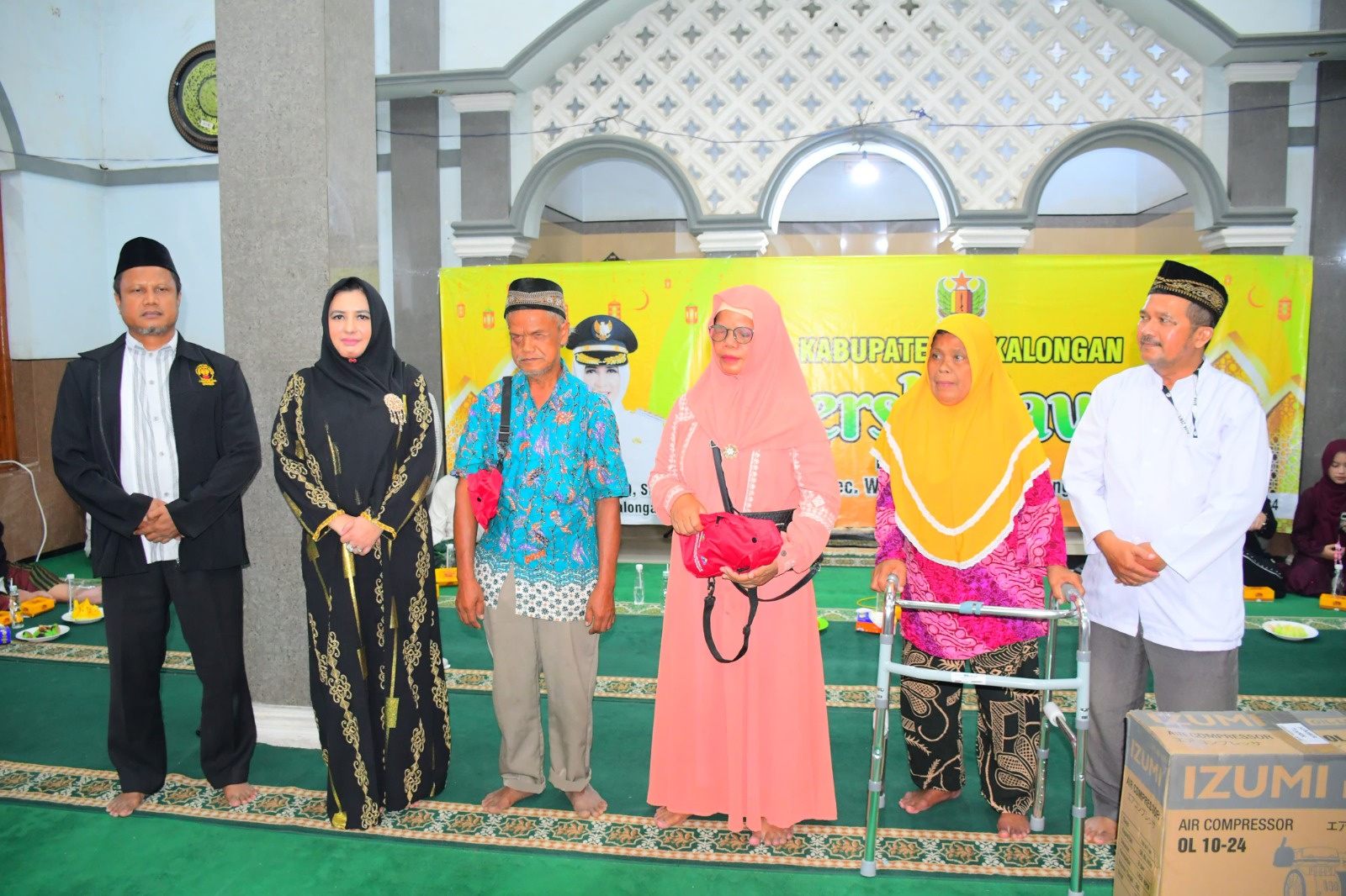 Kabupaten Bersholawat di Wiradesa, Bupati Fadia Arafiq Salurkan Bantuan Untuk Disabilitas dan Lansia