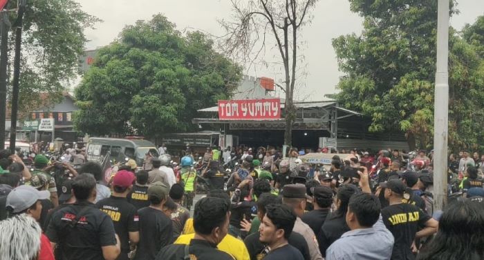 Dua Kubu Massa Pendukung Paslon Bentrok, Pengambilan Nomor Urut Paslon di KPU Kabupaten Pekalongan