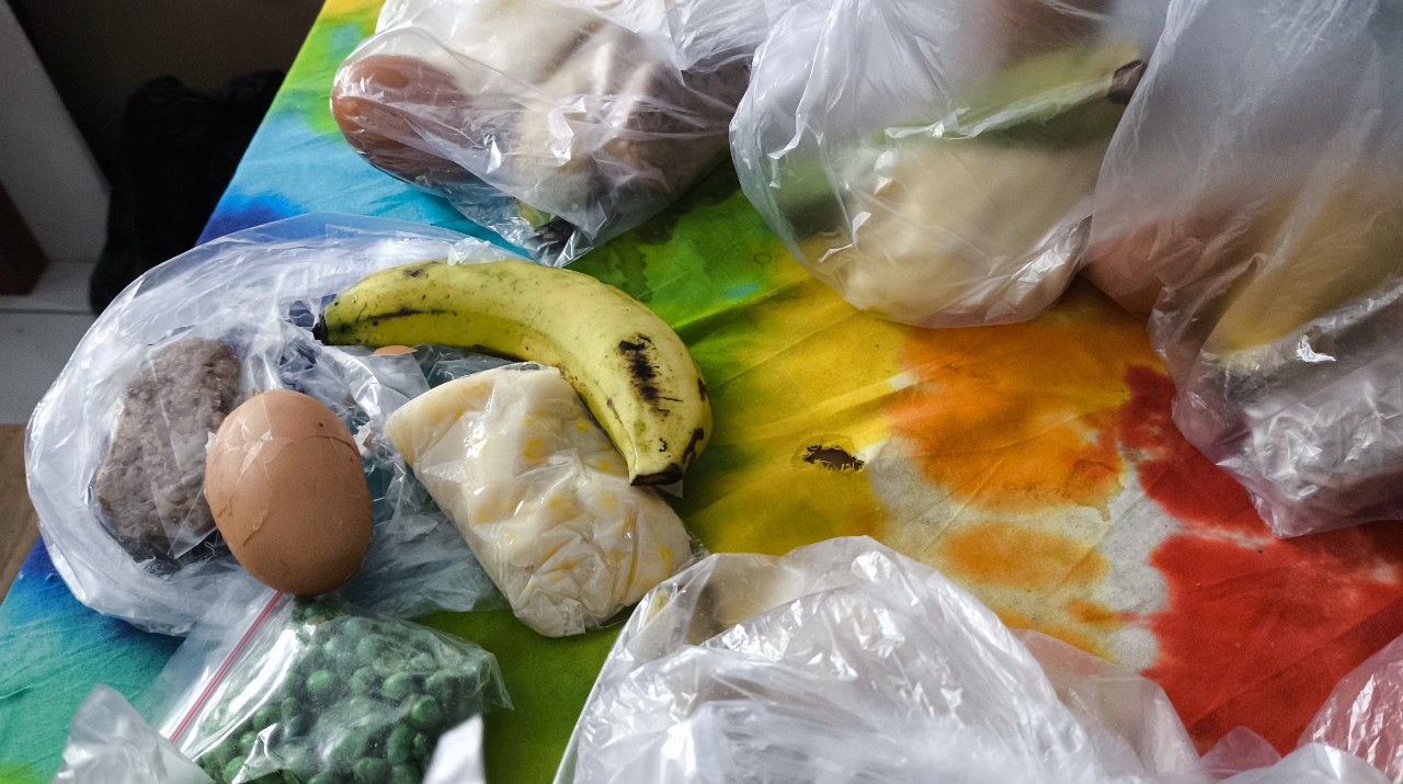 Telur Rebus Menu MBG Siswa SDN Watesalit 1 Batang Ternyata Berbau Busuk, dan Hanya Dibungkus Kantong Plastik