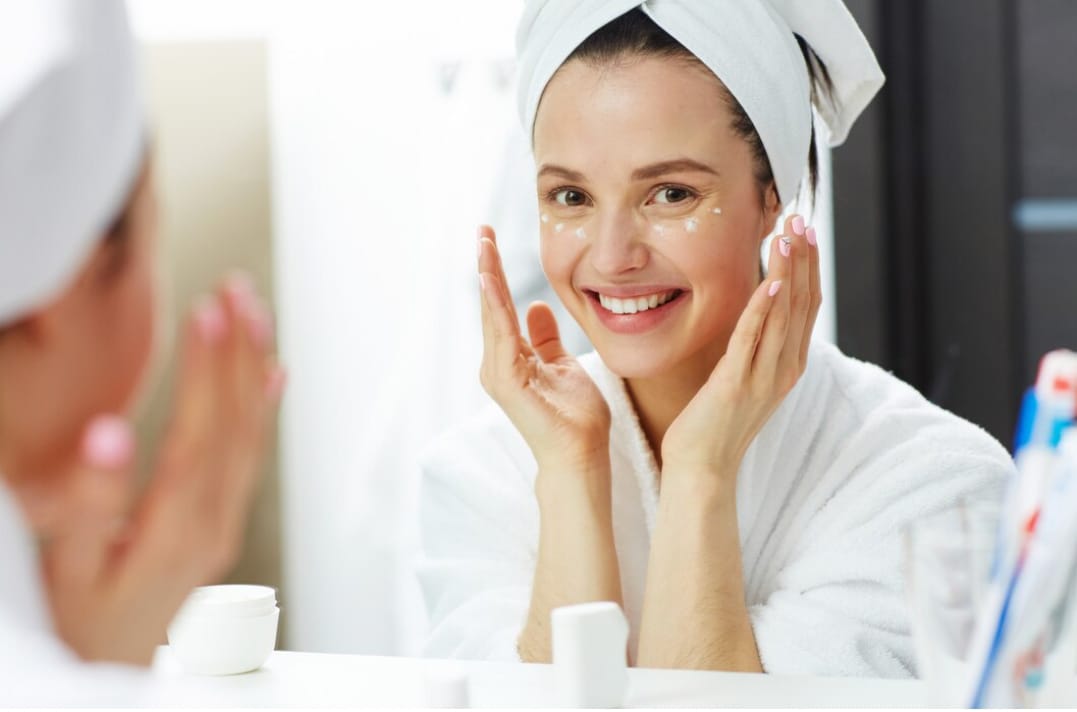 3 Sunscreen Wajah Berminyak yang Mengandung SPF Tinggi! Kulit Glowing dan Pori Mengecil, Wajah Bebas Noda