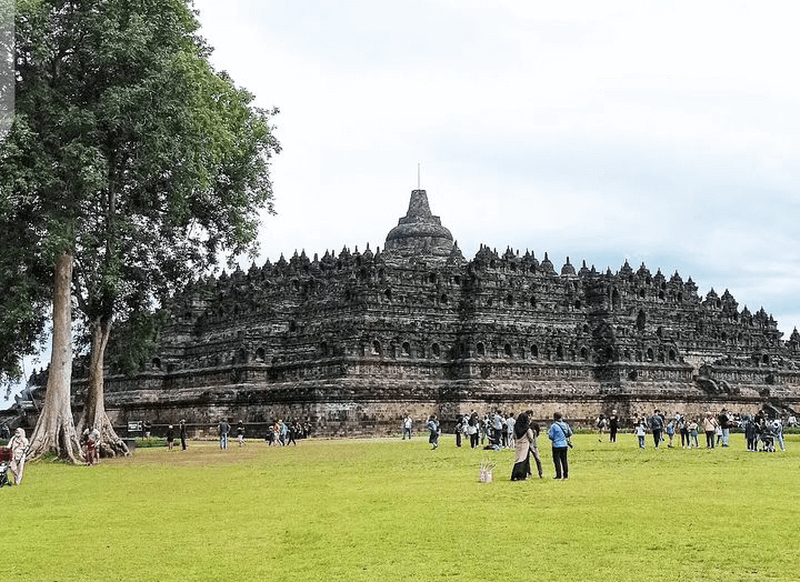 Catat Baik-Baik Ya! 5 Do's and Don'ts saat Mengunjungi Candi Borobudur