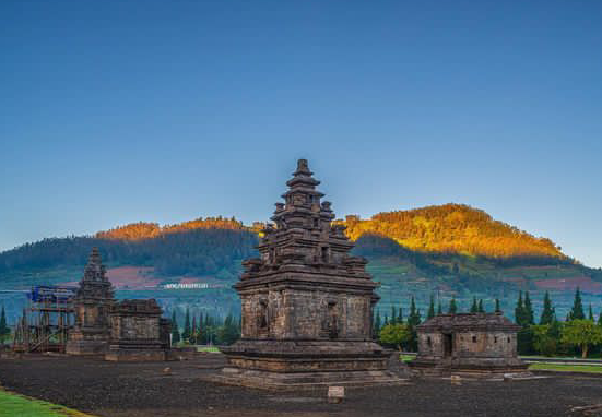 Destinasi Wisata Candi Arjuna Dieng yang Memadukan Wisata Sejarah dengan Keindahan Panorama Alam Dieng