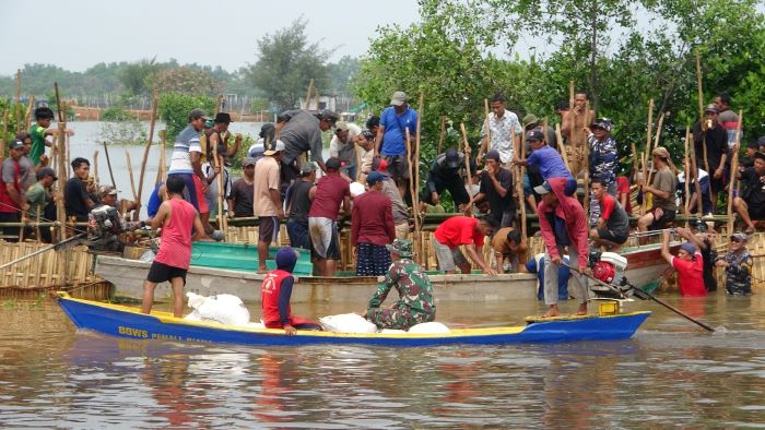 Tanggul Sungai Bremi Jebol, 3 Desa di Pesisir Kabupaten Pekalongan Kebanjiran