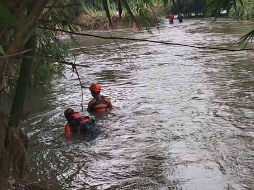 Pencarian Orang Hanyut di Sungai Pangkah Belum Membuahkan Hasil, Ketua DPRD Ikut Pantau Pencarian Korban