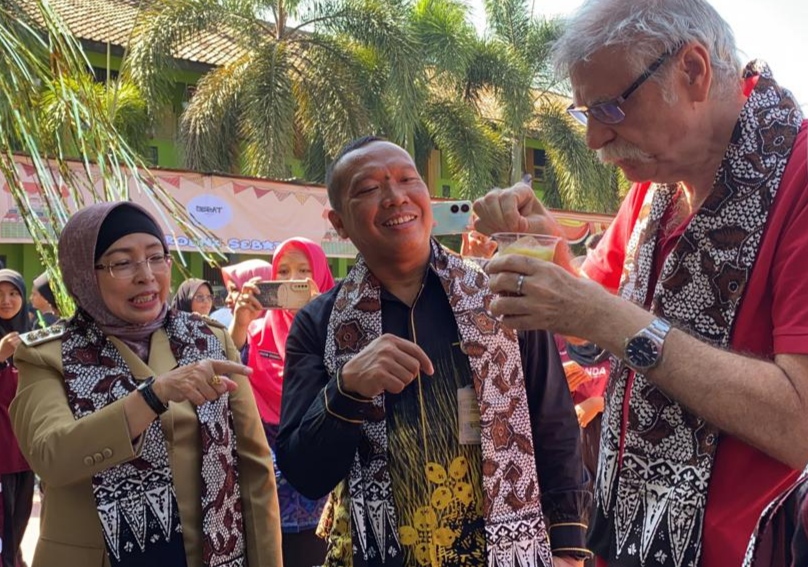 Cicipi Cendol Dawet Buatan Siswa SMAN 2 Batang, Guru Asing dari Bridge Australia Sampai Minta Resep