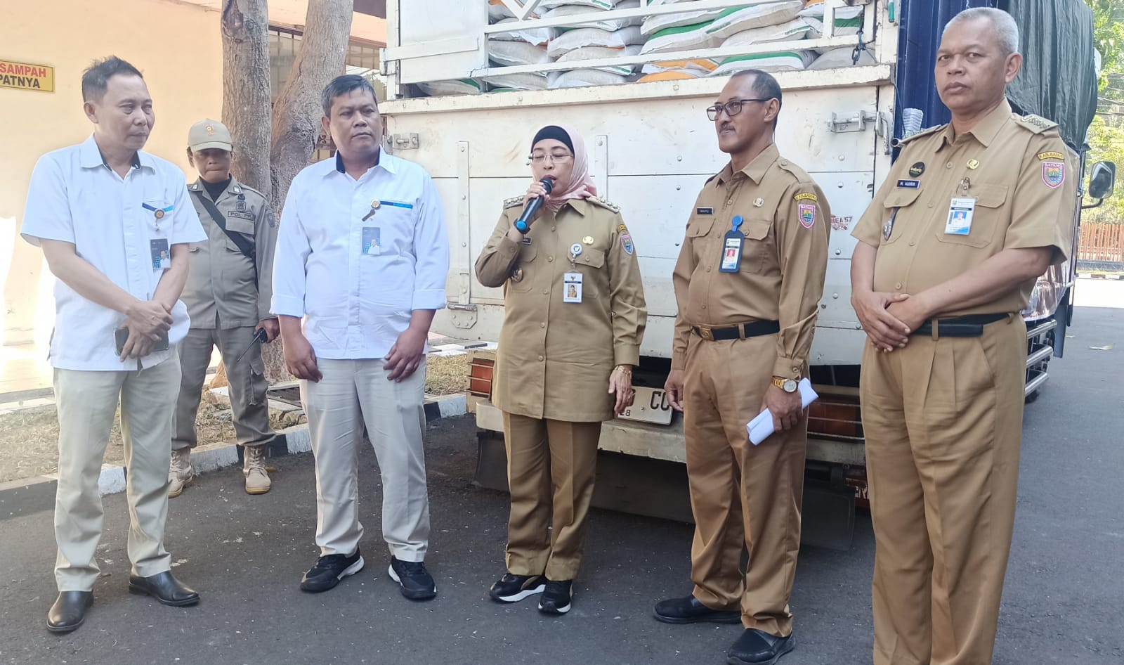 Bulog Salurkan Bantuan Pangan Beras untuk 78.799 Warga Kurang Mampu di Kabupaten Batang