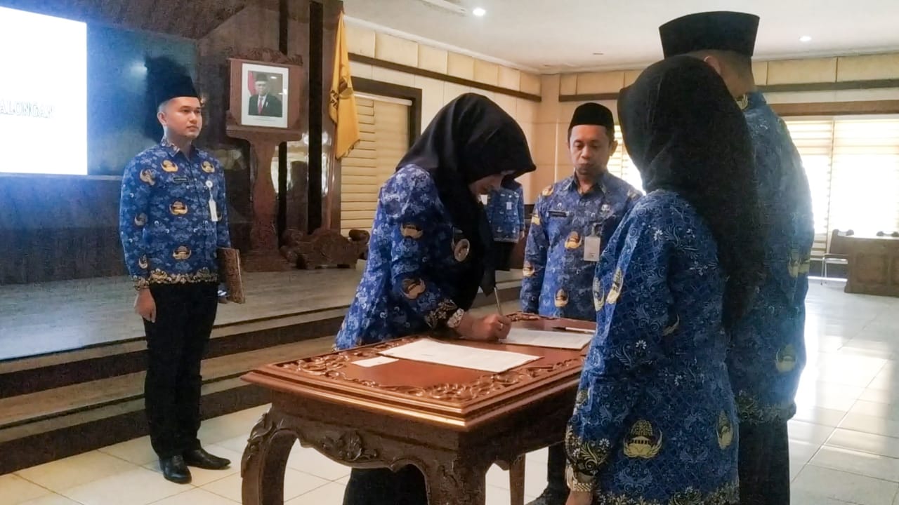 Bupati Pekalongan Fadia Arafiq Lantik 493 Guru Resmi Jabatan Fungsional