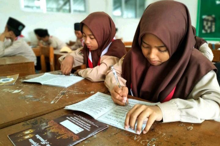 SMP Sains Cahaya Al Quran Perkuat Pendidikan Berbasis Teknologi