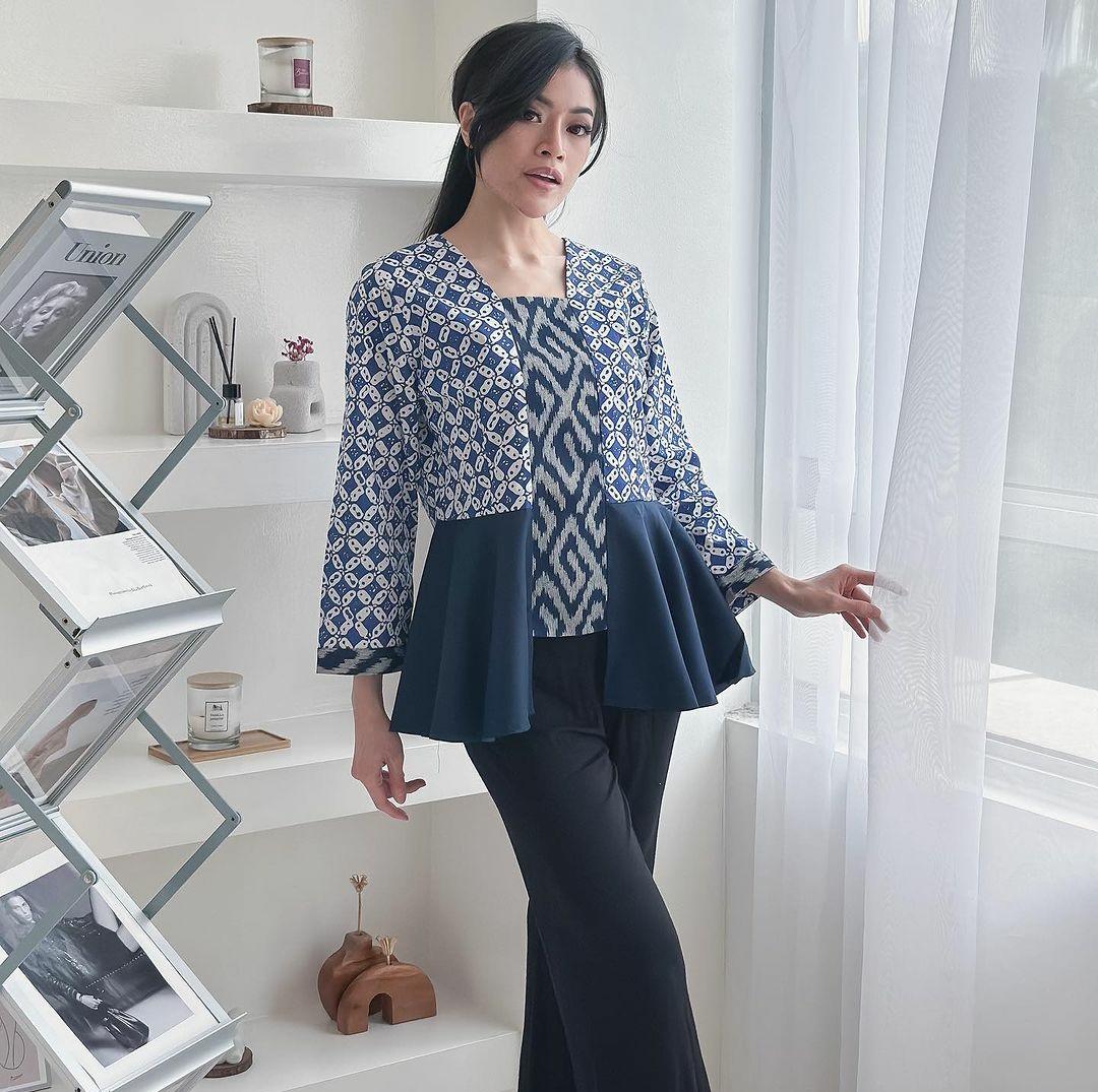 Tren Baju Batik Wanita Modern 2023, Model Kekinian Cocok Dipakai dalam Beragam Kesempatan  