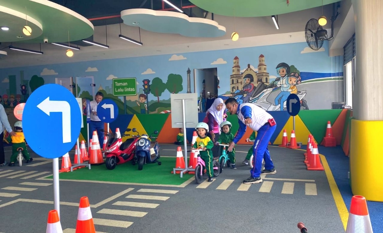 Senyum si Kecil, Prioritas Utama di Jalan Raya