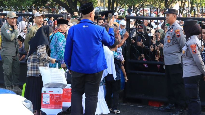 Ratusan Polisi Amankan Kepulangan Jamaah Haji Kloter 39 dan 40 Kabupaten Pekalongan