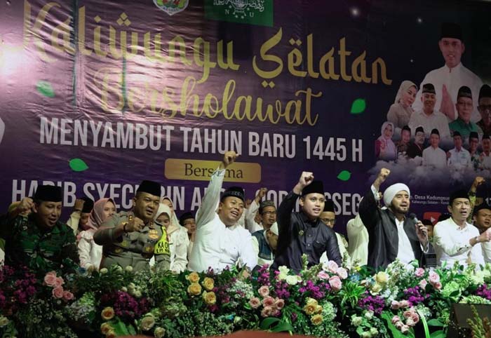 Mengharap Berkah Muharam Lewat Kaliwungu Selatan Bersholawat Bersama Habib Syech