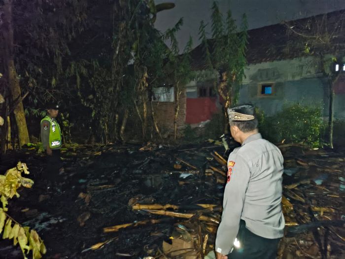 Diduga Berasal dari Bara Tungku, Dapur Rumah Lansia di Karangdadap Pekalongan Ludes Terbakar