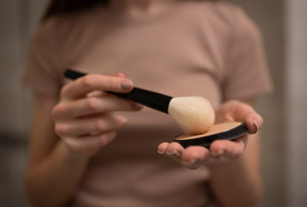 4 Produk Bedak Terbaik yang Tahan Air dan Keringat ini Bikin Make up Flawless dan Cerah Seharian