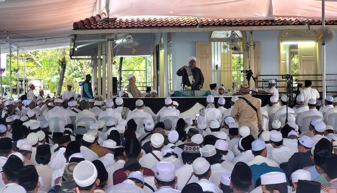 Ribuan Orang Hadiri Haul ke-99 Habib Ahmad di Sapuro Pekalongan