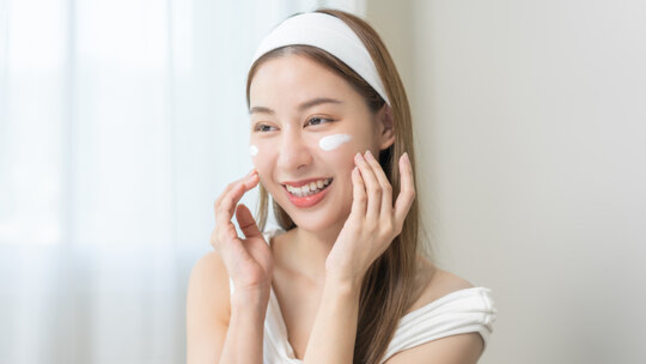 5 Rekomendasi Sunscreen Sekaligus Moisturizer, Kunci Wajah Glowing Terlindungi