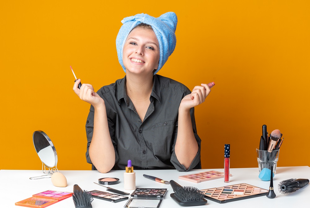 10 Urutan Make Up yang Benar Agar Tahan Lama, Bikin Wajah Mulus Glowing Tidak Berminyak 