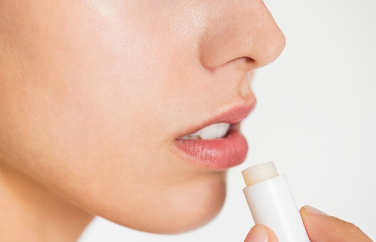 5 Merk Lip Balm yang Cocok untuk Bibir Hitam dan Kering, Bikin Cantik!