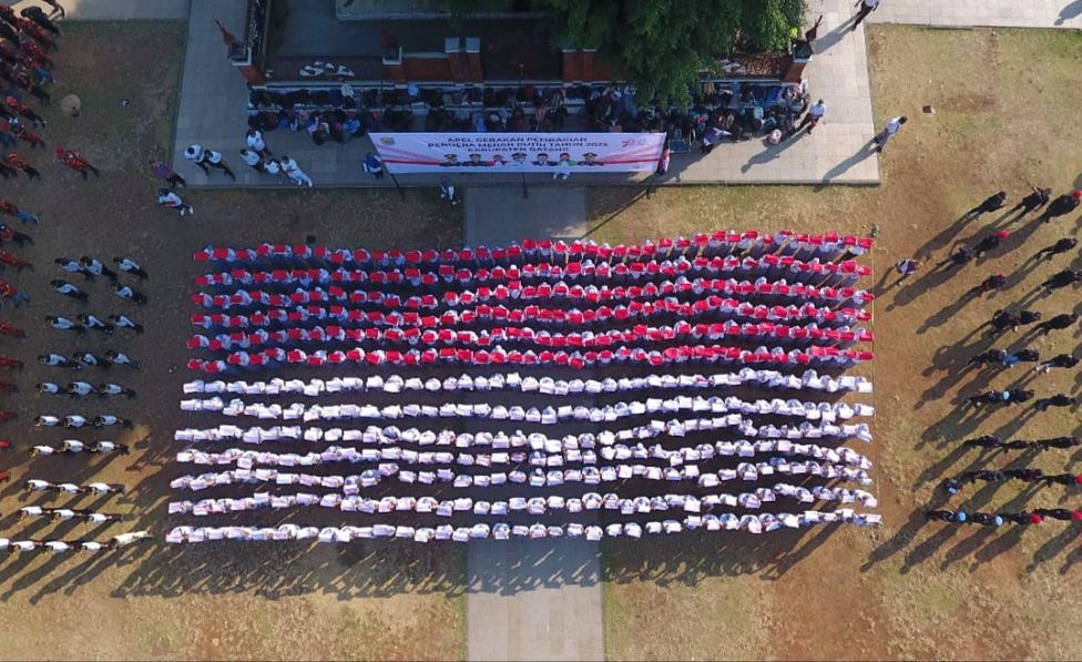 Kuatkan Patriotisme Masyarakat Batang, Forkompinda Gelar Apel Gerakan Pembagian Bendera Merah Putih