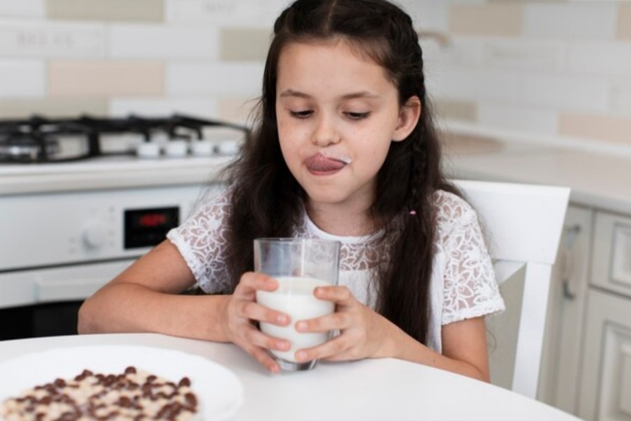 Ampuh Cegah Osteoporosis, Inilah Manfaat Minum Susu Setiap Pagi