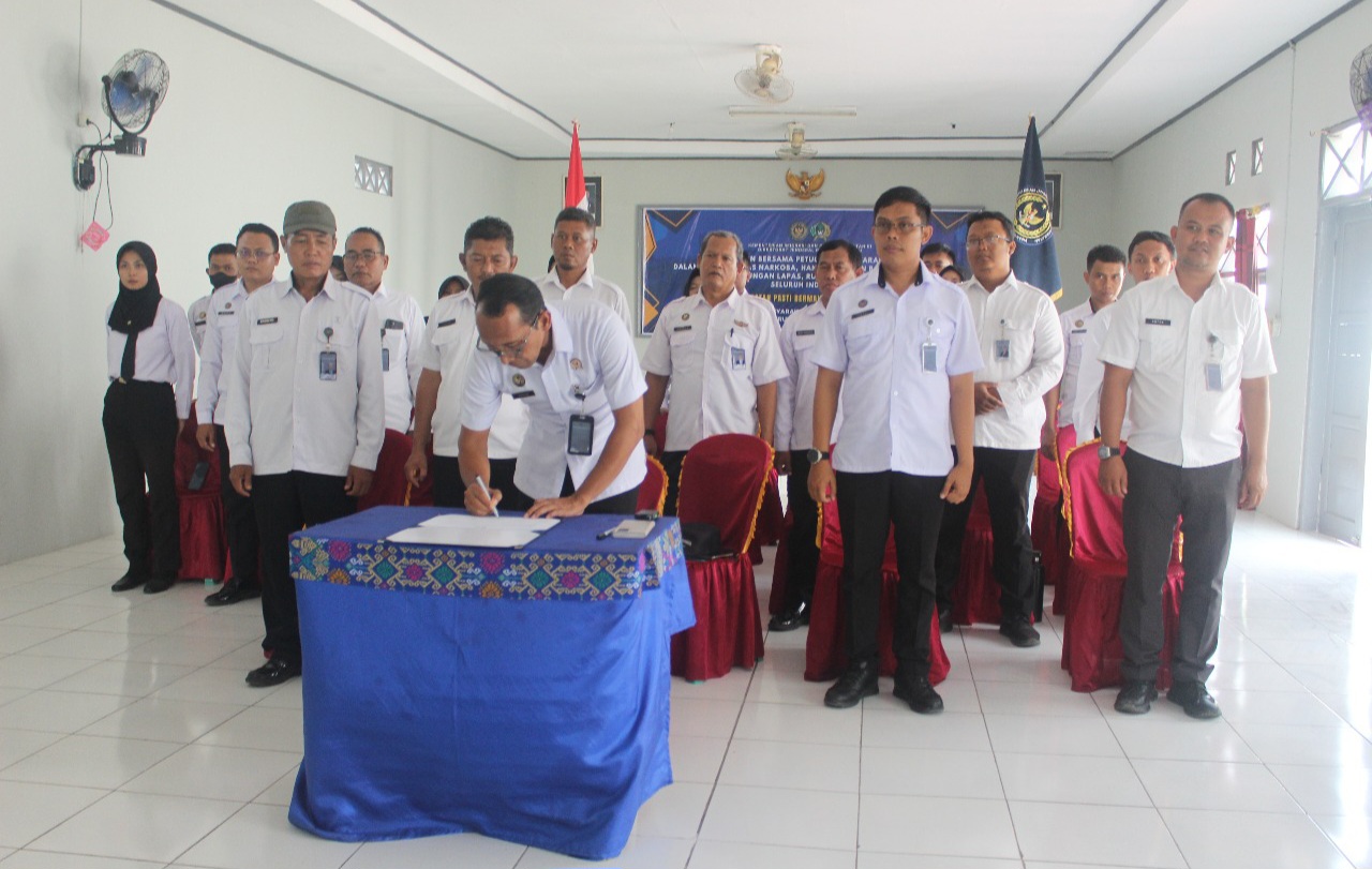 Lapas Pekalongan Ikuti Penandatanganan Komitmen Bersama Berantas Halinar