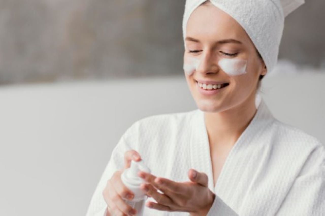 2 Varian Milk Cleanser Viva untuk Mengatasi Jerawat, Mana yang Cocok di Kulitmu?