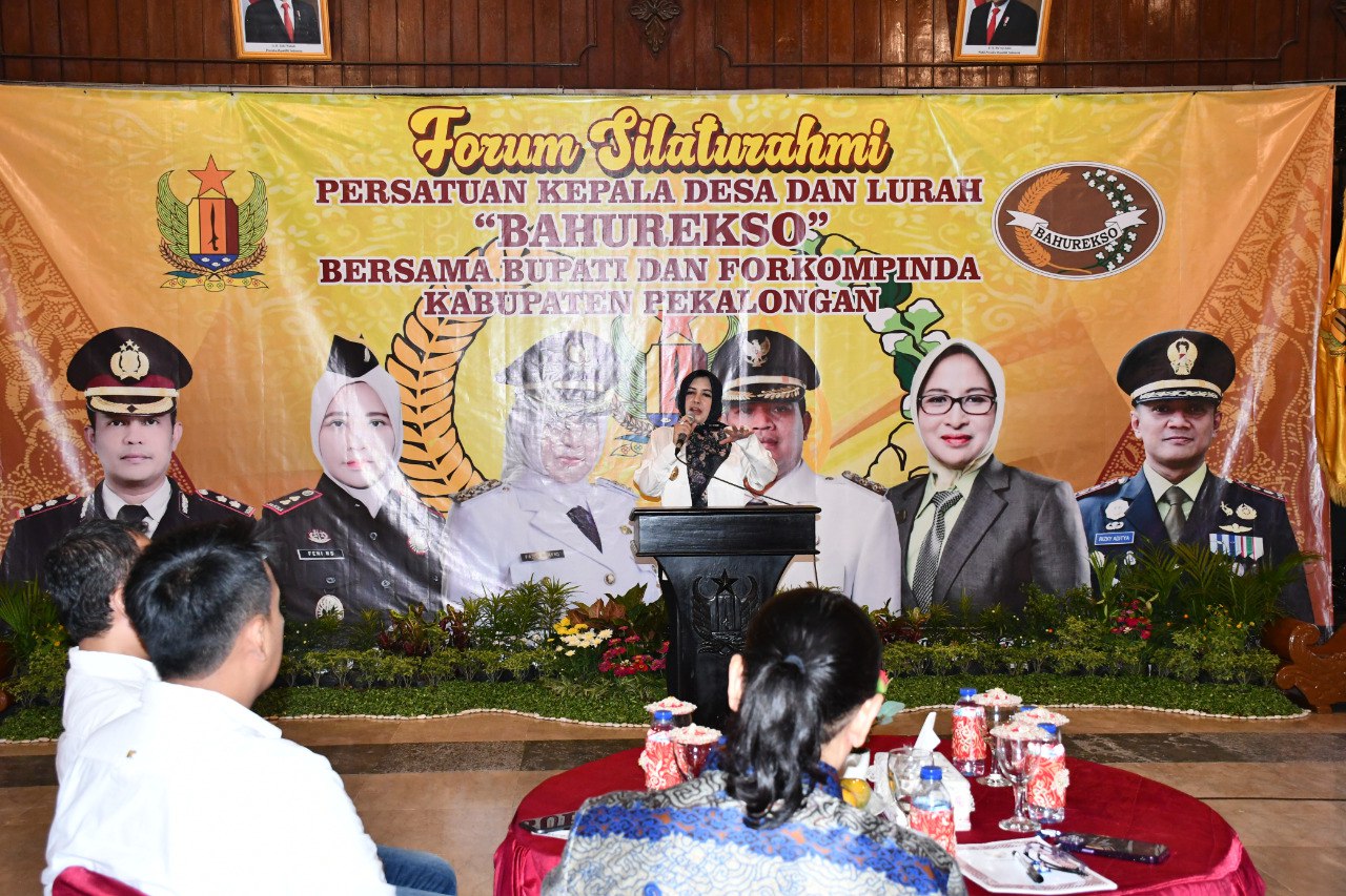 Pembinaan Kades dan Lurah Paguyuban Bahurekso, Bupati Pekalongan Fadia Arafiq Minta agar Pahami Aturan