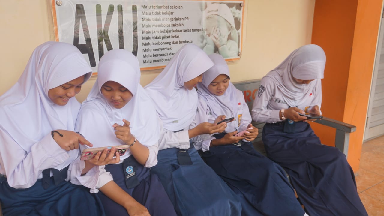 SMP N 2 Kota Pekalongan Izinkan Siswa Bawa Ponsel ke Sekolah, Ternyata Ini Tujuan dan Manfaatnya 