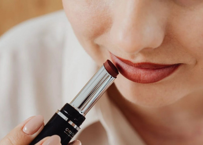 5 Merk Lipstik Murah tapi Tahan Lama, Nggak Luntur Saat Makan 