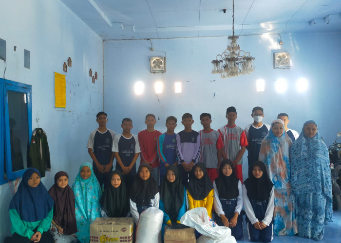 Sambut Tahun Ajaran Baru, Siswa MAN Batang Bagi-bagi Sembako dan Alat Tulis Ke Panti Asuhan