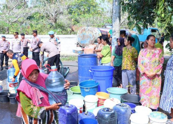 Debit Air Menyusut, Warga Brondong Pekalongan Mulai Krisis Air Bersih, Polisi Bergerak Cepat