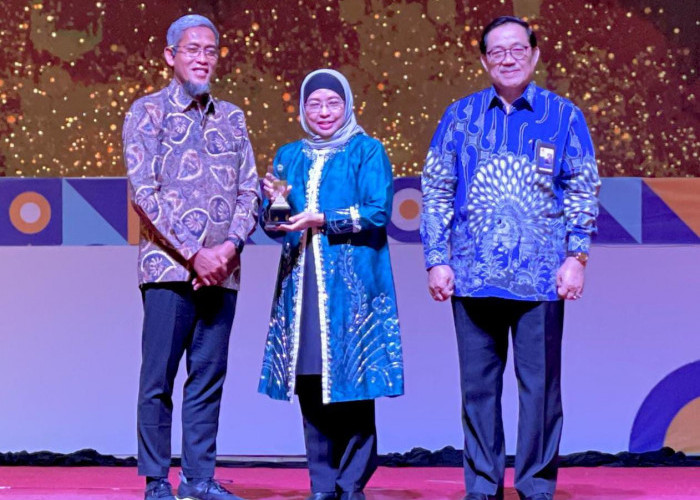 Sukses Terapkan Sistem Merit, Pj Bupati Batang Raih Penghargaan Gubernur Jateng Award 2023 