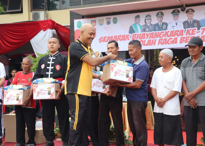 Berkah HUT Bhayangkara ke-79, Polres Kendal Bagikan 50 Paket Sembako untuk Pekerja Harian Lepas!