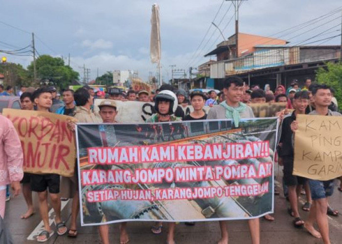 Korban Banjir di Pesisir Pekalongan Longmarch di Jalur Pantura, Tuntut Penanganan Konkret dari Pemerintah