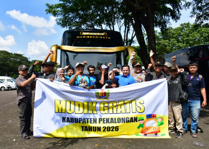 Plt Bupati Pekalongan Sukirman Ikuti Pelepasan Mudik Gratis, Lima Bus Pemudik Menuju Pekalongan