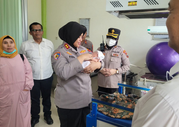 Geger Penemuan Bayi Laki-Laki di Pinggir Jalan Dekat Terminal Pekalongan