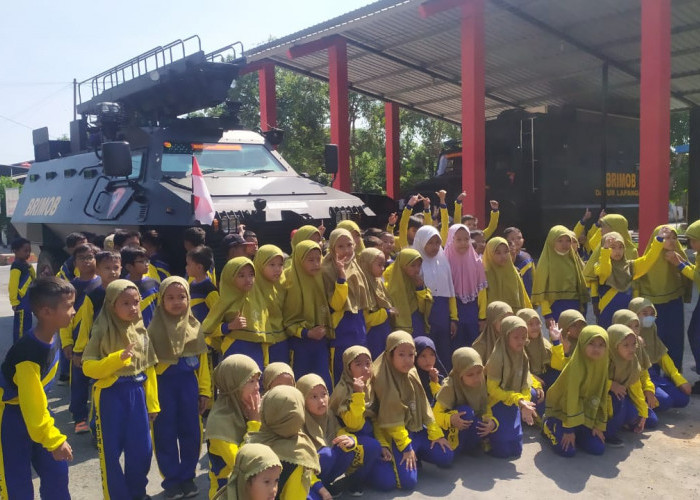 Siswa Siswi SD Muhammadiyah Bligo 01 Belajar dan Bermain di Mako Brimob Pekalongan