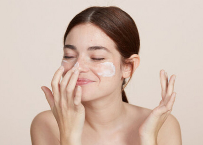 4 Merk Moisturizer untuk Mencerahkan Wajah Remaja yang Murah dan BPOM