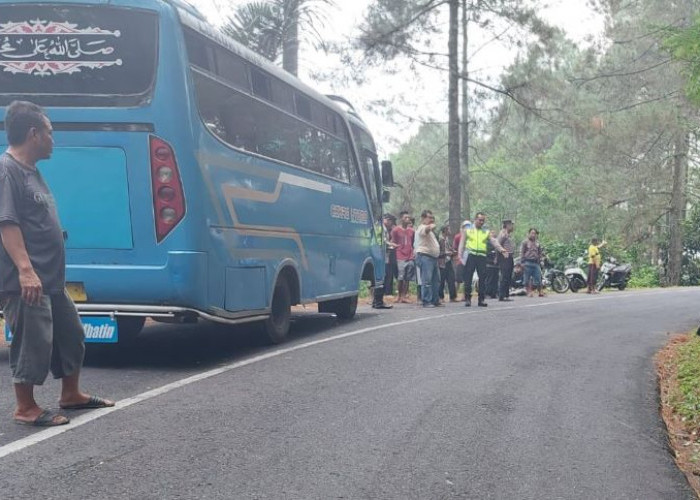Motor Vs Bus di Jalan Raya Paninggaran, Satu Pelajar Tewas