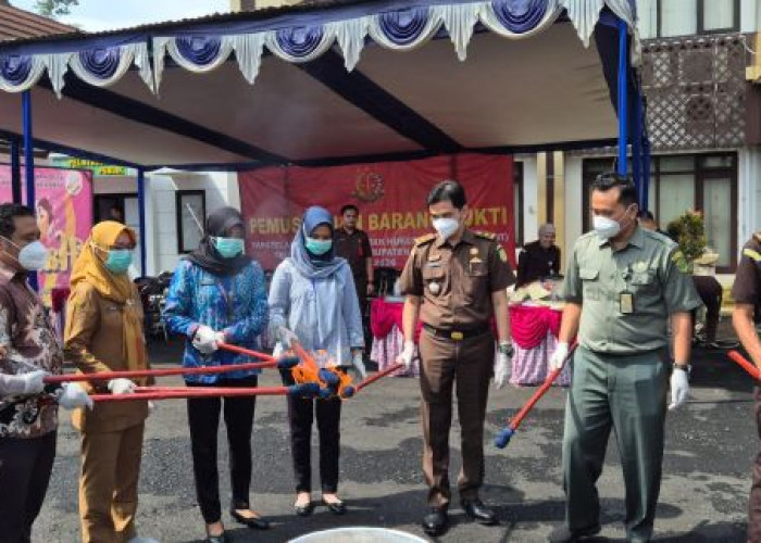 Pemusnahan Barang Bukti di Kejari Kabupaten Pekalongan, 32 Perkara Inkracht Dimusnahkan