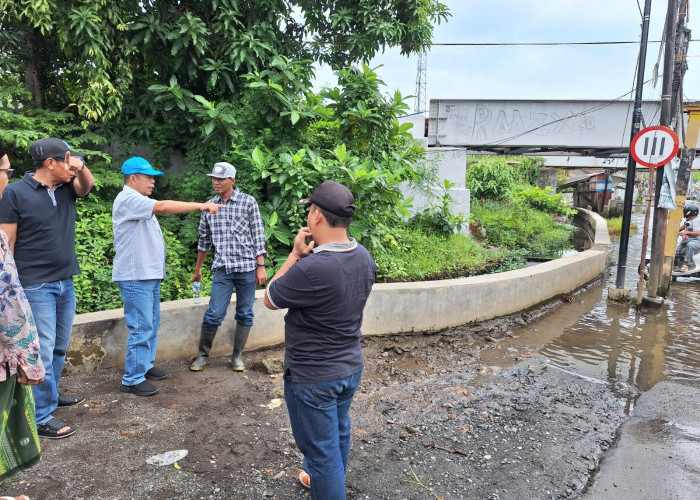 Ketua DPRD Abdul Munir Tinjau Daerah Langganan Banjir di Desa Pacar Tirto, Minta Agar Drainase Diperbaiki