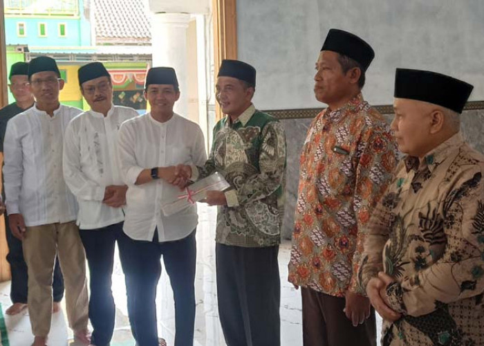 Wamen BPN Bagikan 16 Sertifikat Tanah Wakaf 