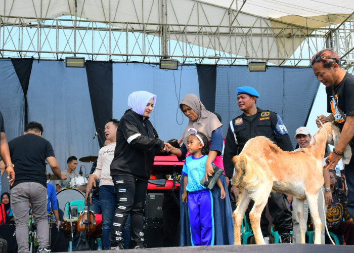 Hadiri Senam Sehat di Desa Gandarum, Bupati Fadia Ajak Masyarakat Lebih Mencintai Olahraga
