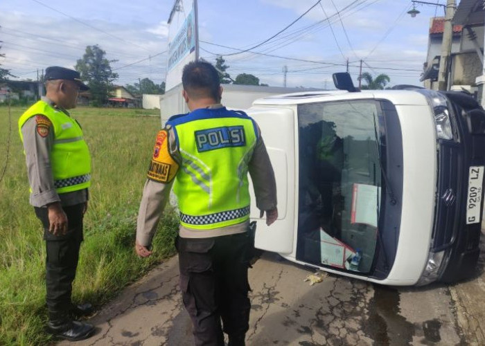 Mobil Pembawa MBG Terguling di Pakisputih, 8 Sekolah Tak Terima Jatah Makanan