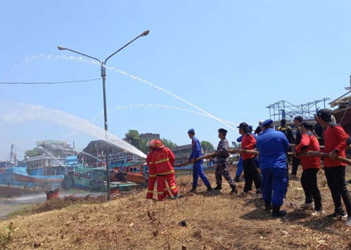 Antisipasi Kebakaran, Simulasi dan Pelatihan Pencegahan Kebakaran Kapal Digelar