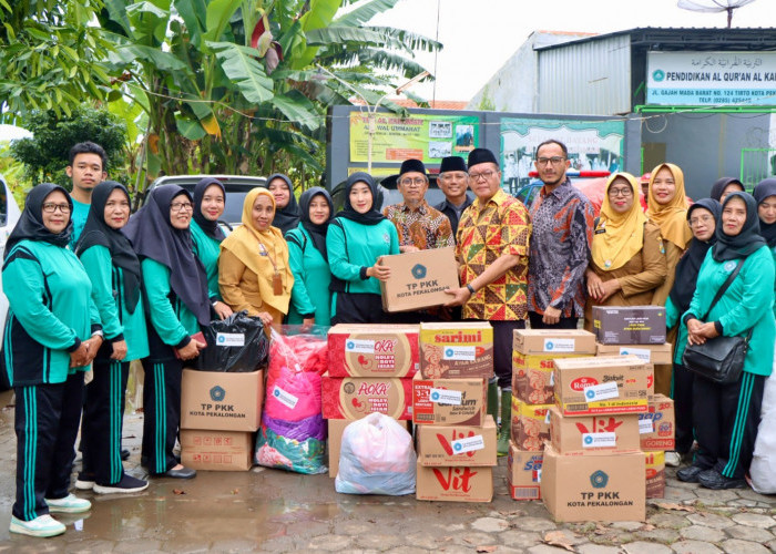 Sinergi TP PKK, Bhayangkari, dan Persit Salurkan Bantuan untuk Korban Banjir Pekalongan Barat