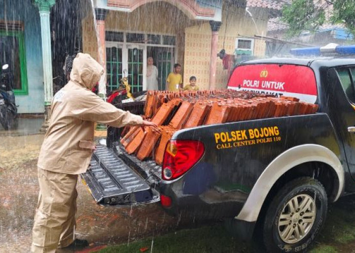 Puluhan Rumah di Desa Bukur Rusak Dihajar Puting Beliung, Polisi Terjun ke Lokasi Bencana