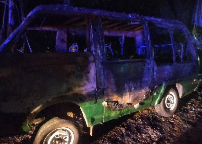 Mobil Suzuki Carry Terbakar di Desa Pododadi Pekalongan, Inilah Penyebabnya