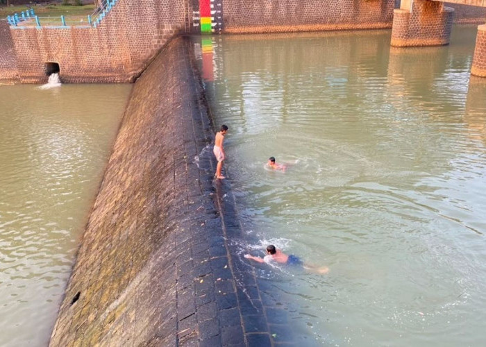 Libur Sekolah, BPBD Batang Larang Warga Berenang di Bendungan Kramat
