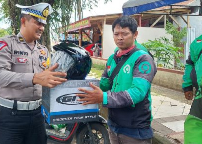 Sosialisasikan Larangan Penggunaan Knalpot Brong, Satlantas Polres Pekalongan Sasar Driver Ojol